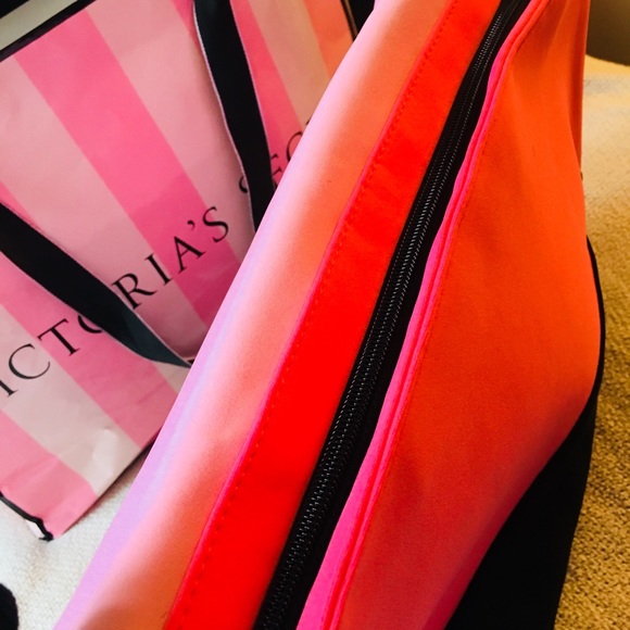 Brand new Victoria Secret cooler bag - Picture 6 of 8